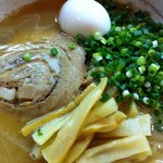 鶏白湯醤油ラーメン750円　201012