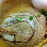 大きめチャーシュー　厚みもあり、歯ごたえも！　201012