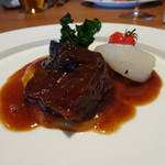 セゾニエ - 牛ホホ肉のワイン煮　根セロリのピューレ