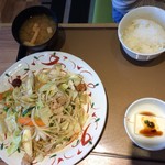 Yayoi Ken - たっぷり野菜の肉野菜炒め定食 790円