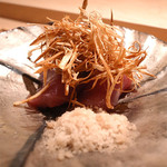 寿しの吉乃 - 2015.8.20 いぶりがっこのシャーベットと揚げエシャレットを使ったタタキ風の鰹