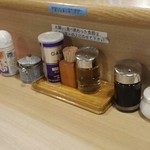 中華そば 多賀野 - 卓上。