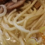 中華そば 多賀野 - 麺は同じものかな？細麺。でも、気持ち柔らかいような・・・。