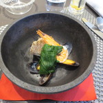 フラン・エレガン - 2016-12-24 7
      熱々のブイヤベース投入!!