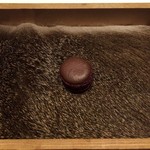 ラチュレ - 蝦夷鹿のブラッドマカロン