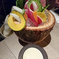 梅田 ワーフ - 【12月限定】牡蠣づくしコースの【サラダ】こだわり野菜のバーニャカウダ。