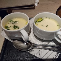 梅田 ワーフ - 【12月限定】牡蠣づくしコースの
                    【スープ】牡蠣の旨みたっぷりオイスターチャウダー。