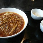 麺飯家龍門 - ピリ辛牛肉とごぼうのまぜそば。
