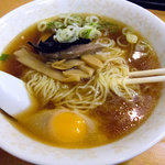 田園ソバ - 醤油ラーメン、400円。玉子サービスの日でした。