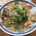 ラーメン･餃子 ハナウタ - 【2016年12月】カミサンの「薬膳香辛味噌（中辛）＠700円、パクチートッピング＠100円」、計＠800円。