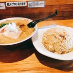 オールド スクール 中華そば ミヤ デ ラ ソウル - 背油中華ソバ750円半チャーハン350円