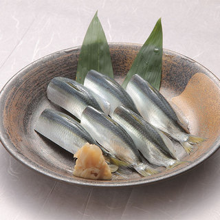 岡山名物「ままかり」は刺身、酢漬け、寿司などで食されています