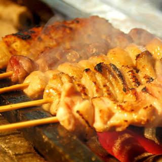 厳選した鶏を備長炭にて丁寧に焼き上げました。自慢の焼鳥です♪