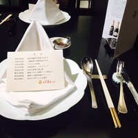 赤坂璃宮 銀座店 - テーブルセッティング、高まる期待感！