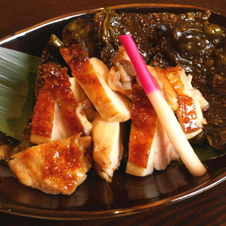 Enjoy the depth of flavor of “grilled chicken with kelp”