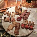 Kushimon Dainingu Kushibee - お肉はくしべえセット10本(1750円)でシロコロとつくね、たんとこころ、アスパラ巻き、トマト巻き、
                        ぼんじり、チーズ巻き、ねぎま串にナンコツ☆彡
                        どれも美味しいおつまみ♪