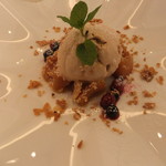 ビストロ ダイア - 長野県産リンゴ信濃ほっぺのキャラメリゼ　シナモンのアイスクリーム添え