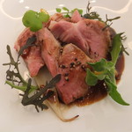 愛知県半田産豚肩ロース肉の低温ロースト　柚子胡椒風味の赤ワインソース