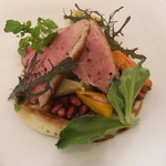 北海道滝川産鴨スノーホワイトチェリバレー種のロースト　ザクロのソース