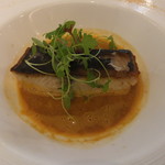 三河湾産鰆のポワレ　甘海老と香味野菜のビスクソース