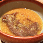 焼肉矢澤 京都 - 名物サーロイン矢澤焼き。卵&トロロ昆布入りのすき焼き風タレでいただきます