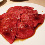 焼肉矢澤 京都 - ロース1300円+税。各面5秒ずつ焼くと親切な説明