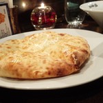 106 サウスインディアン 福岡天神店 - 2016/12 チーズナン☆まるでプレーンなチーズピザ