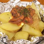 炭火串焼 初代バッジョ - 北海道じゃがバター(塩辛乗ってます)