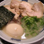 三代目○助 - 白　チャーシュー　煮卵