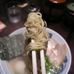 三代目○助 - ラーメン　白　の麺