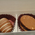 デルレイ カフェ＆ショコラティエ - マロングラッセショコラミルク　カラクプラリネミルク