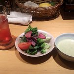 ダイニング　カグラ - 飲むお酢（ソーダ割り）・サラダ・グリンピースのスープ（2016.12）