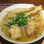 ウドン ブゼン - とり天ごぼううどん 650円 細麺のためか麺にコシは無くスープも薄い