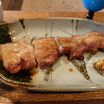 焼き上がりを粒マスタードで