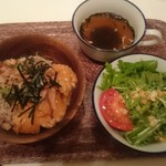 ココロゴトcafe - ｻｰﾓﾝｱﾎﾞｶﾞﾄﾞ丼