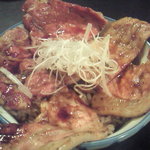 創 - 炭火焼ほうじ茶豚丼　700円