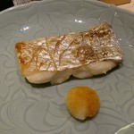 鮨 ます田 - 太刀魚の塩焼き
      