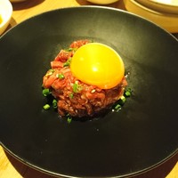 焼肉 矢澤 東京 - 正真正銘のユッケ