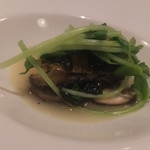 食堂セゾンドール - 呼子鮑としめじのフレゼ生ハムブイヨン肝オイル