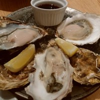 ウォルプタス 東京駅グランルーフ店 - 北海道産の牡蠣