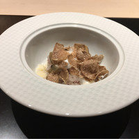 西麻布 いちの - 鮑を煮汁で煮詰めて味を濃縮したものを飯蒸しにして白子のコースとアルバ白トリュフ