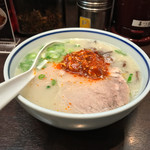 元祖 名島亭 - ラー博は俺の社員食堂。ミニ築炉釜出しとんこつラーメソ！トッピング無料券をいただいたので、名島辛みそ♡