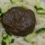 じゃじゃ麺と酒の肴 喜作 - 白じゃじゃ（中・アップ）