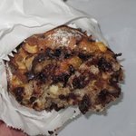 happy hoppe - 「カンパーニュ オレンジショコラ(\200)」の断面。