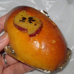 happy hoppe - 「スイートポテトパン(\180)」。