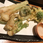 食と和酒の店 暁 - 山菜天ぷら