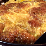 とんかつ七兵衛 - かつ丼のアップ。食欲をそそる。