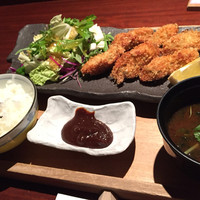 いせもん本店 - 鳥羽浦村のカキフライ 赤味噌ソース