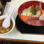三幸苑 - 海鮮丼（８５０円）。