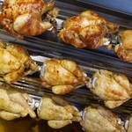 Rooster Streetfood Rotisserie - 料理写真:店頭でこんがりと焼けてゆくチキン。